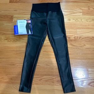 Assets by Spanx faux leather leggings, size M